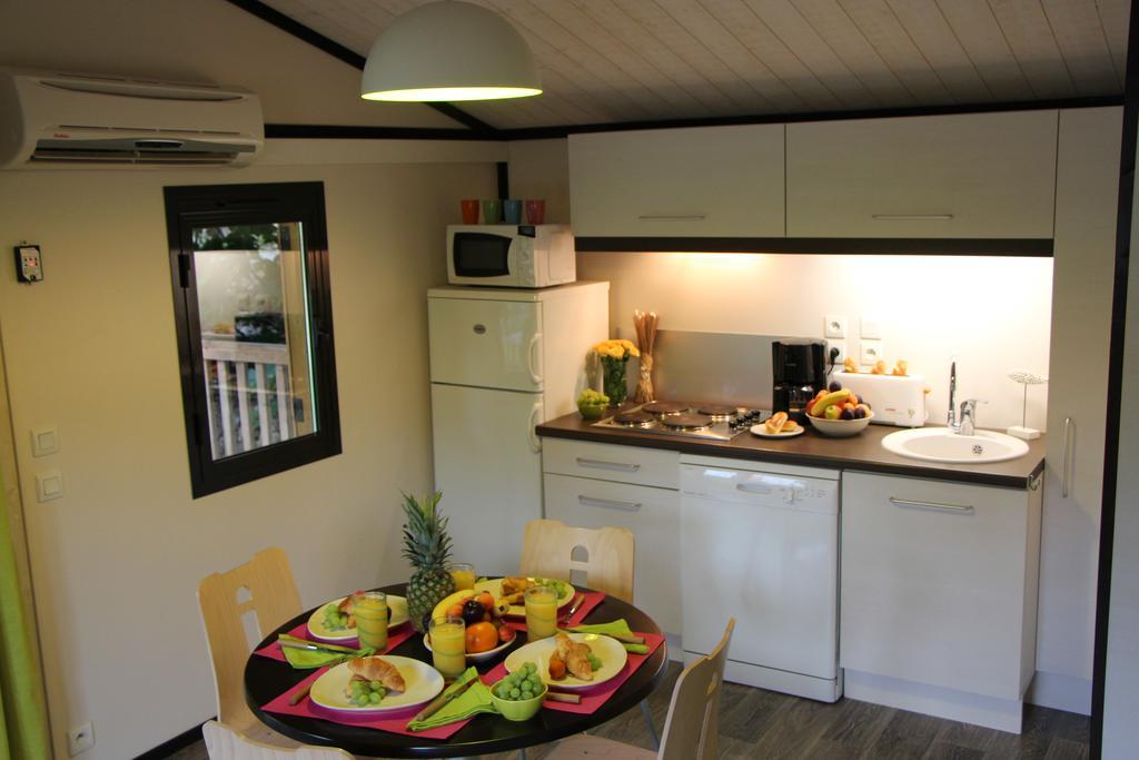 Residence Lagrange Vacances - Les Cottages Varois Solliès-Toucas Rum bild