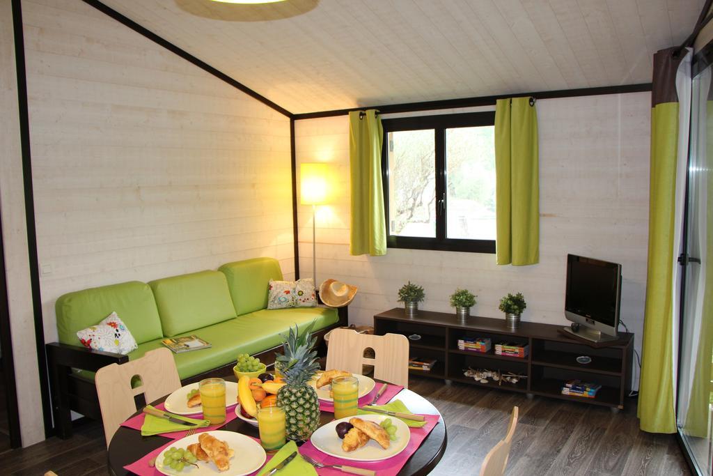 Residence Lagrange Vacances - Les Cottages Varois Solliès-Toucas Exteriör bild