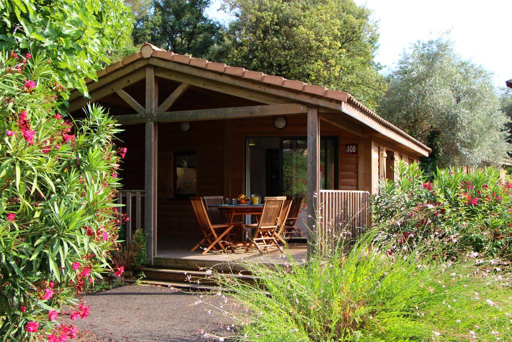 Residence Lagrange Vacances - Les Cottages Varois Solliès-Toucas Exteriör bild
