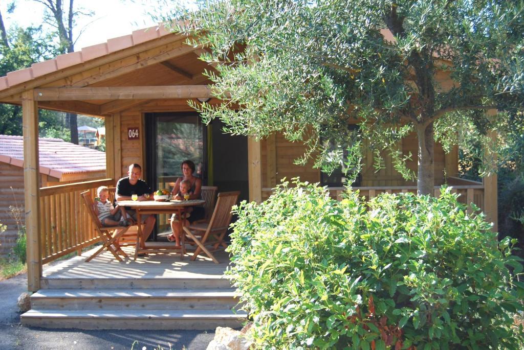 Residence Lagrange Vacances - Les Cottages Varois Solliès-Toucas Rum bild